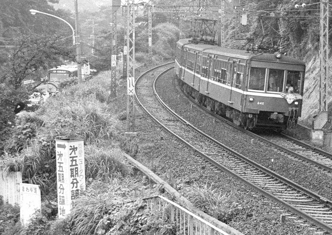 京浜急行230形デハ242