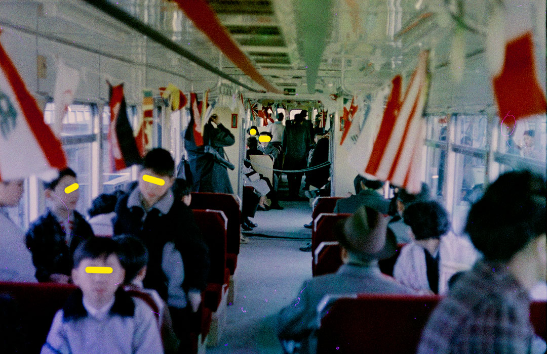 湘南モノレール開業列車車内風景