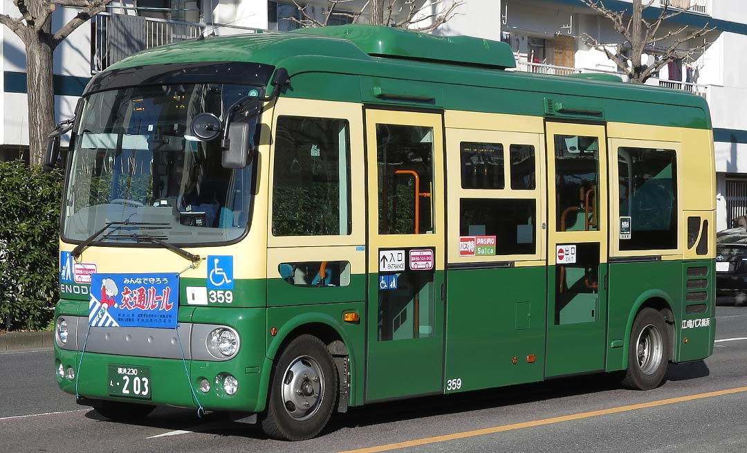  江ノ電鉄道線色小型バス