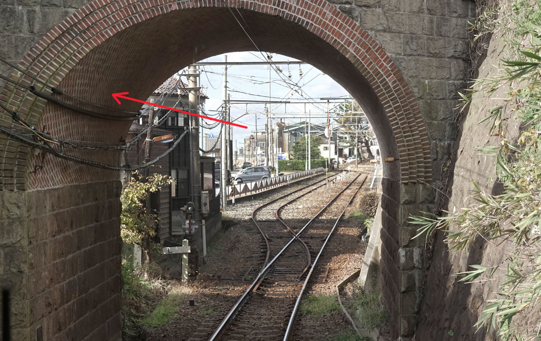 三国港駅レンガアーチ橋「ねじりまんぽ」の特殊工法