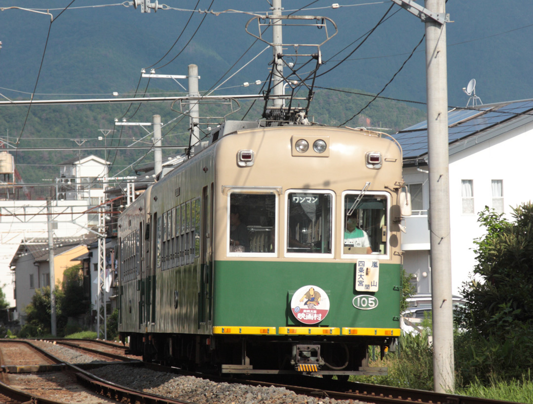 京福嵐山線モボ105冷改2連