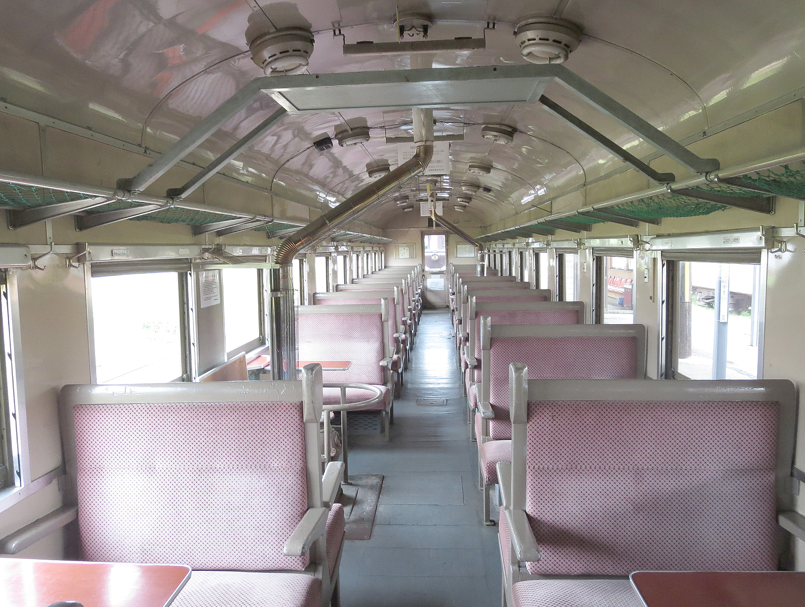津軽鉄道オハフ462室内