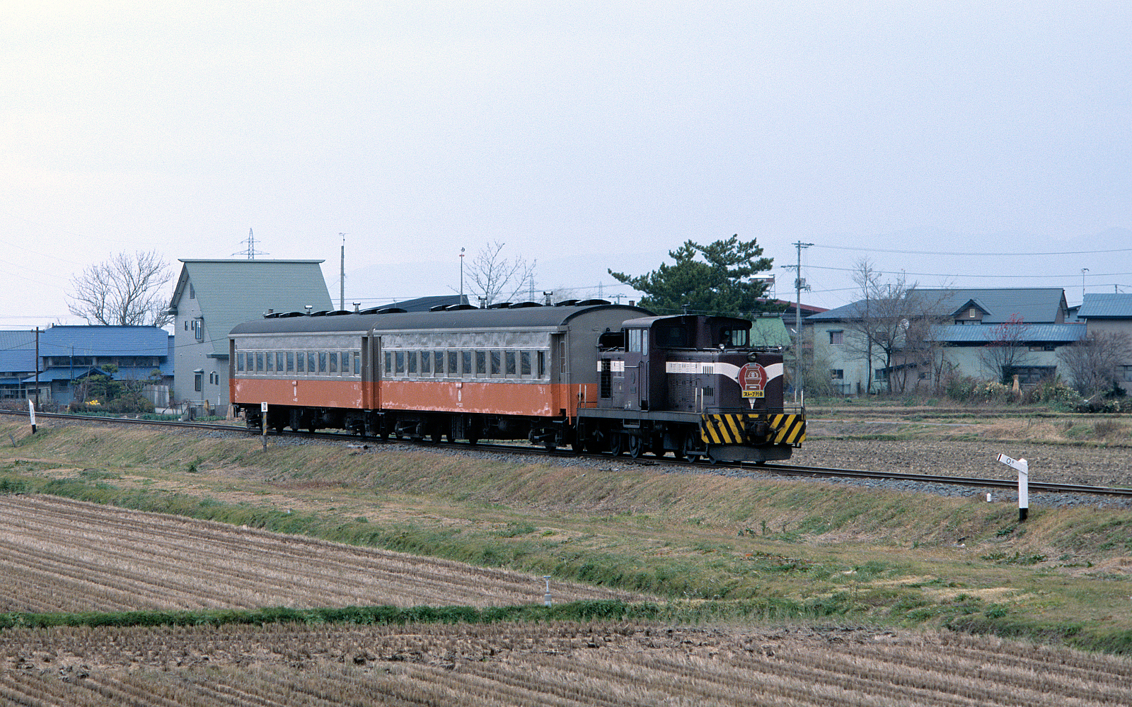 津軽鉄道オハフ331+オハフ463+DD352
