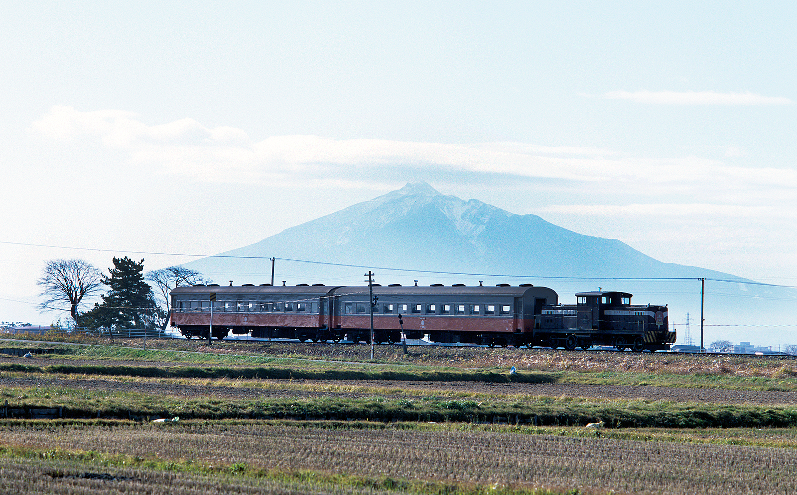 津軽鉄道オハフ331+オハフ463+DD352