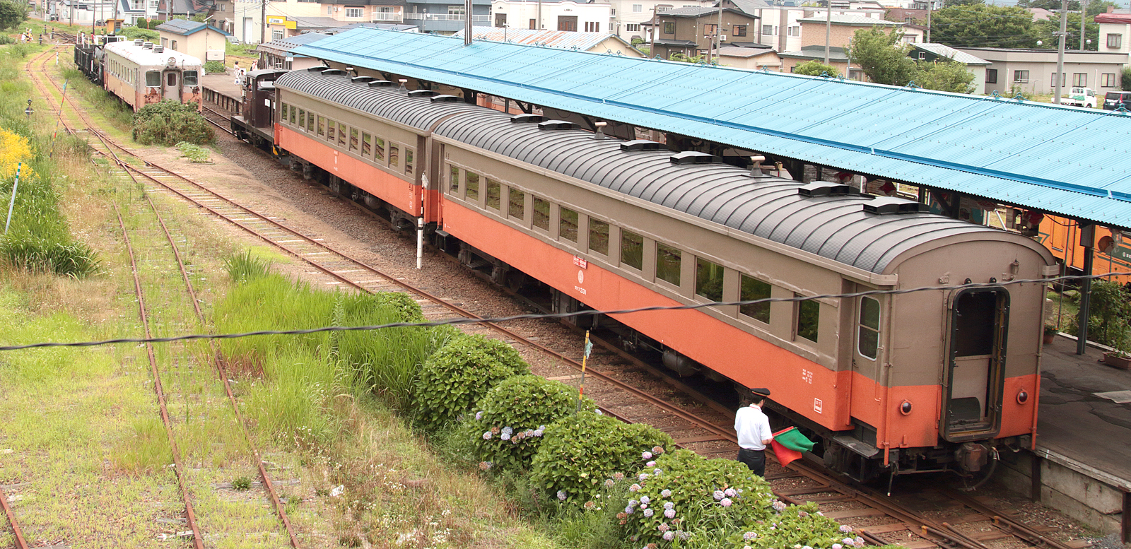 津軽鉄道オハフ331+オハフ462+DD352