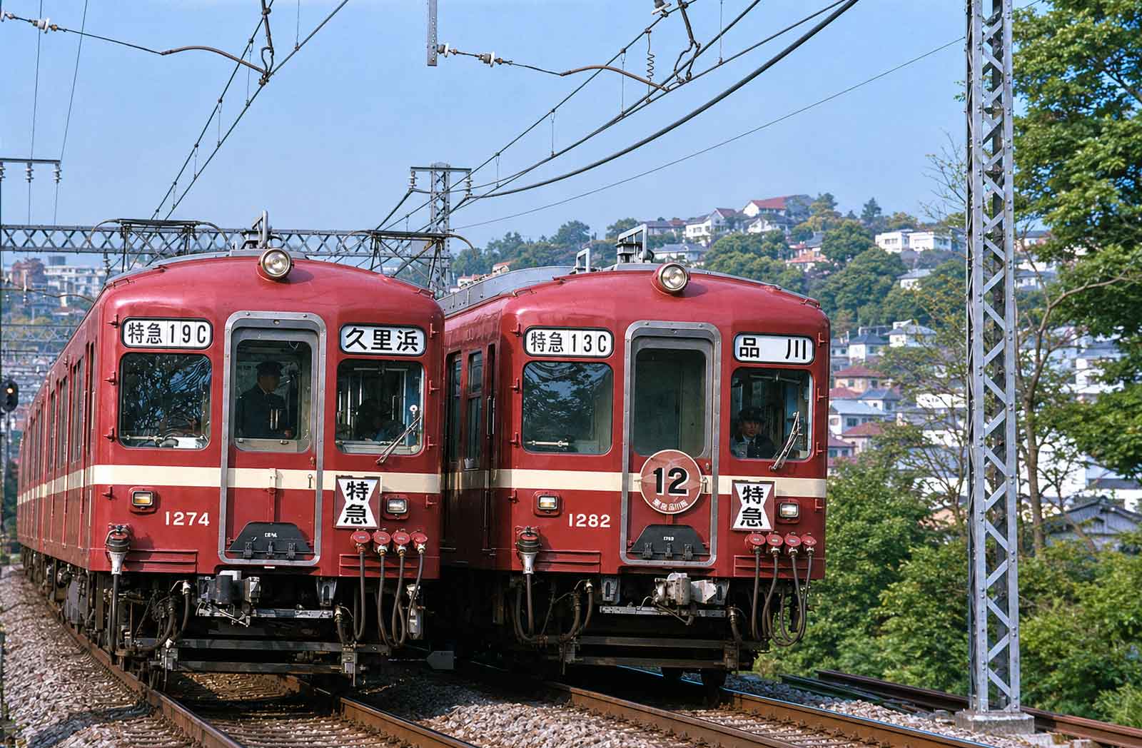京急12両運転開始-Chat GPTによる鉄道写真カラー化