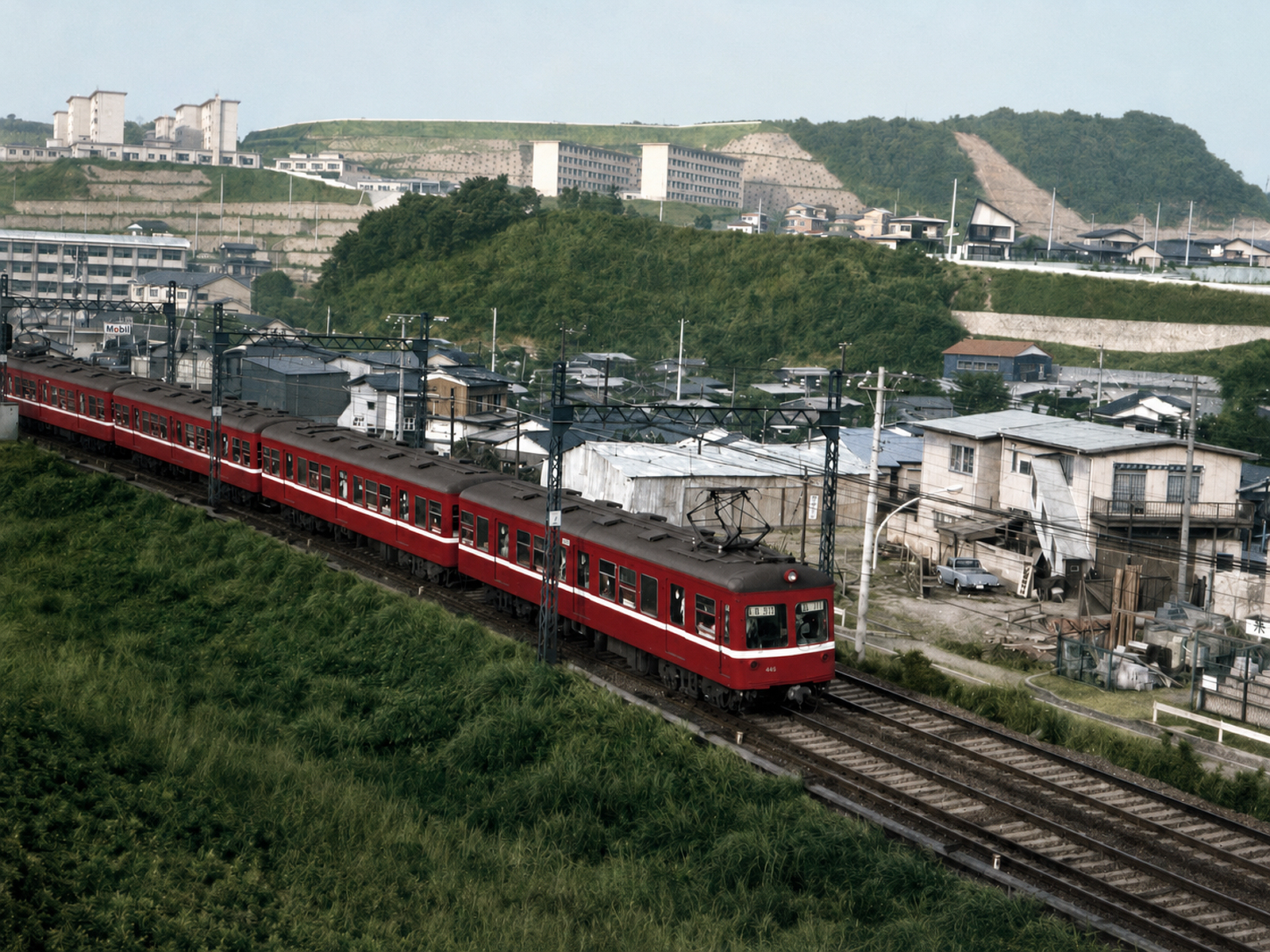 京急440形445Chat GPT Plus元画像に忠実なカラー化