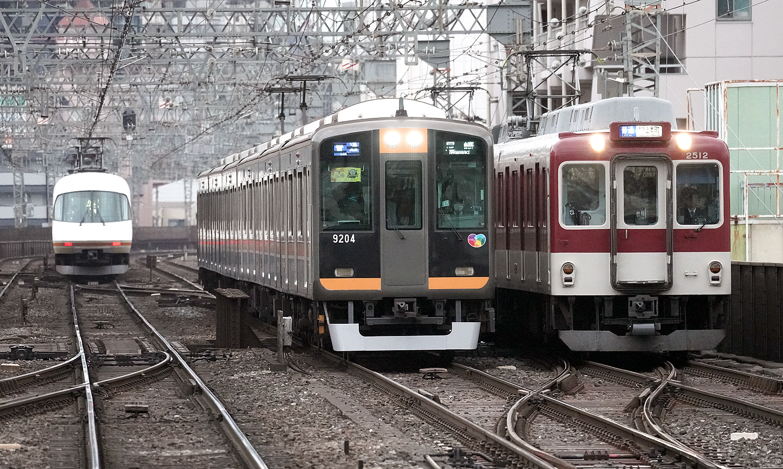 近鉄2512、阪神9204