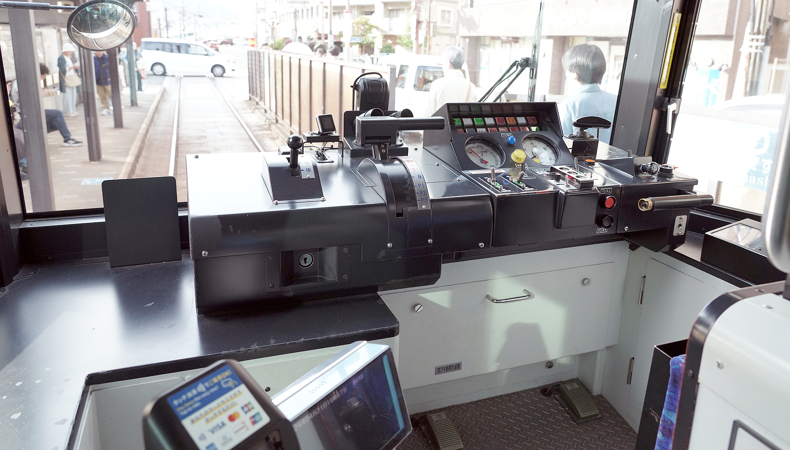長崎電軌6000形運転台