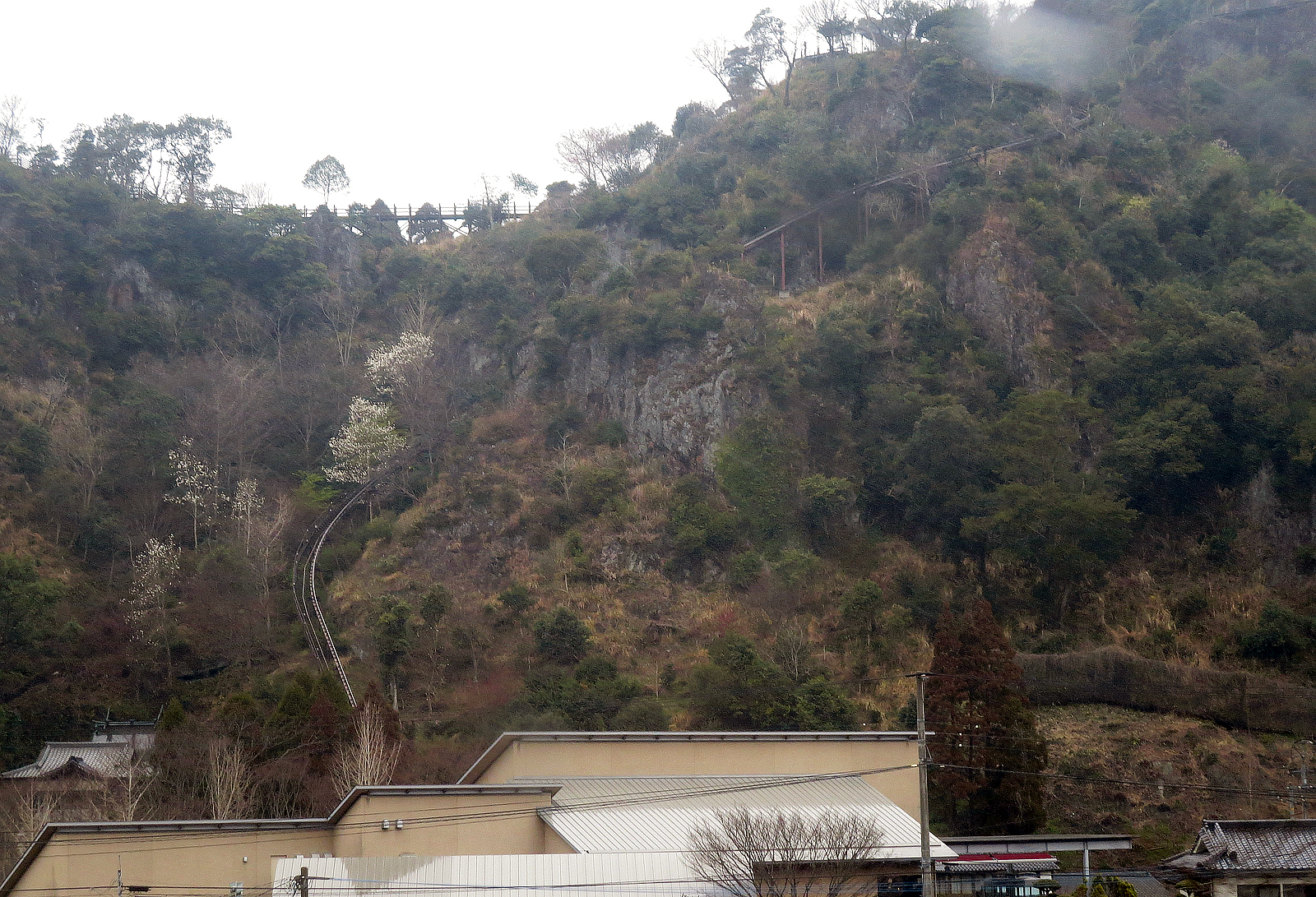 つなぎ美術館モノレール