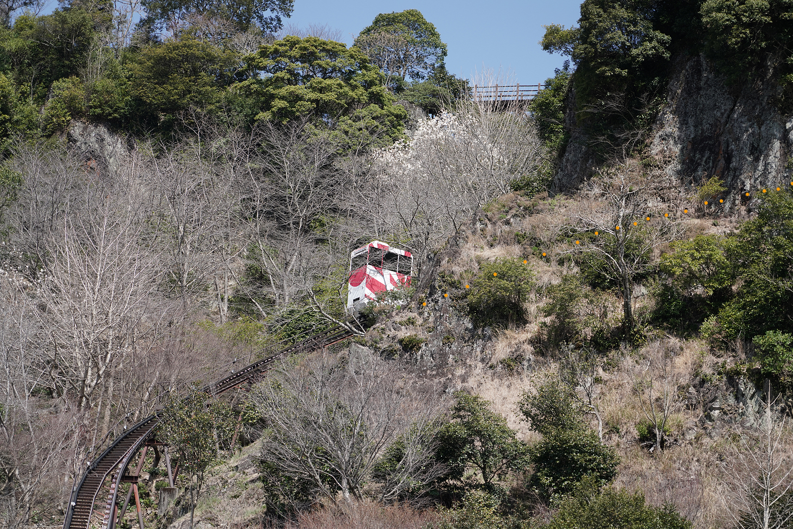 つなぎ美術館モノレール