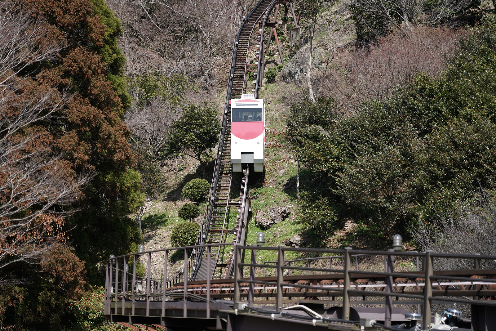 つなぎ美術館モノレール