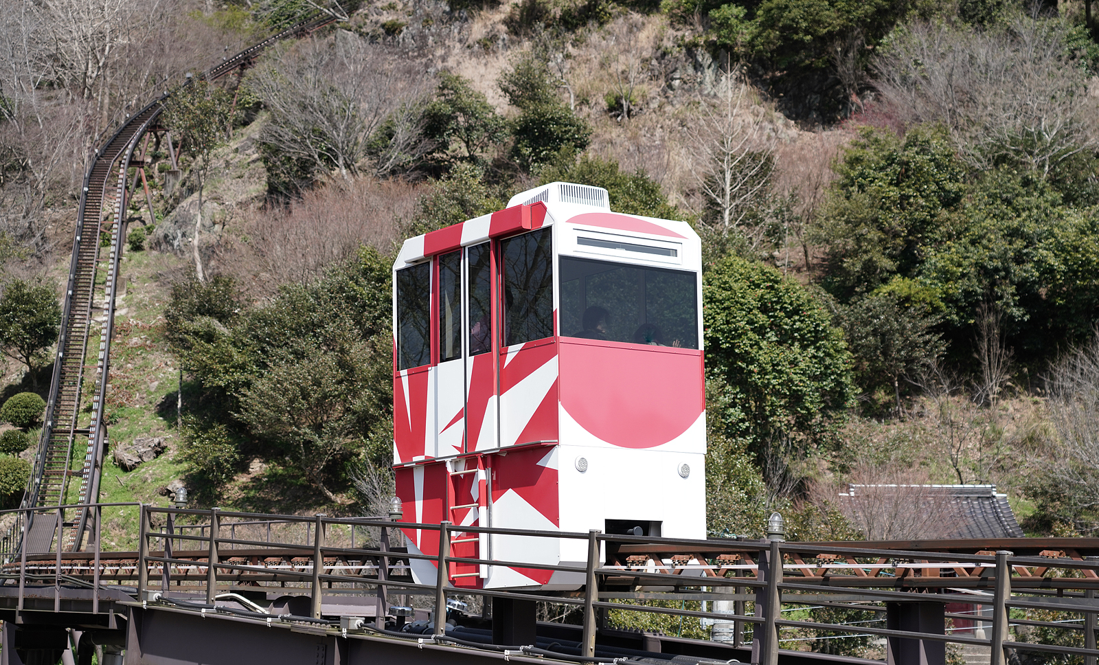 つなぎ美術館モノレール