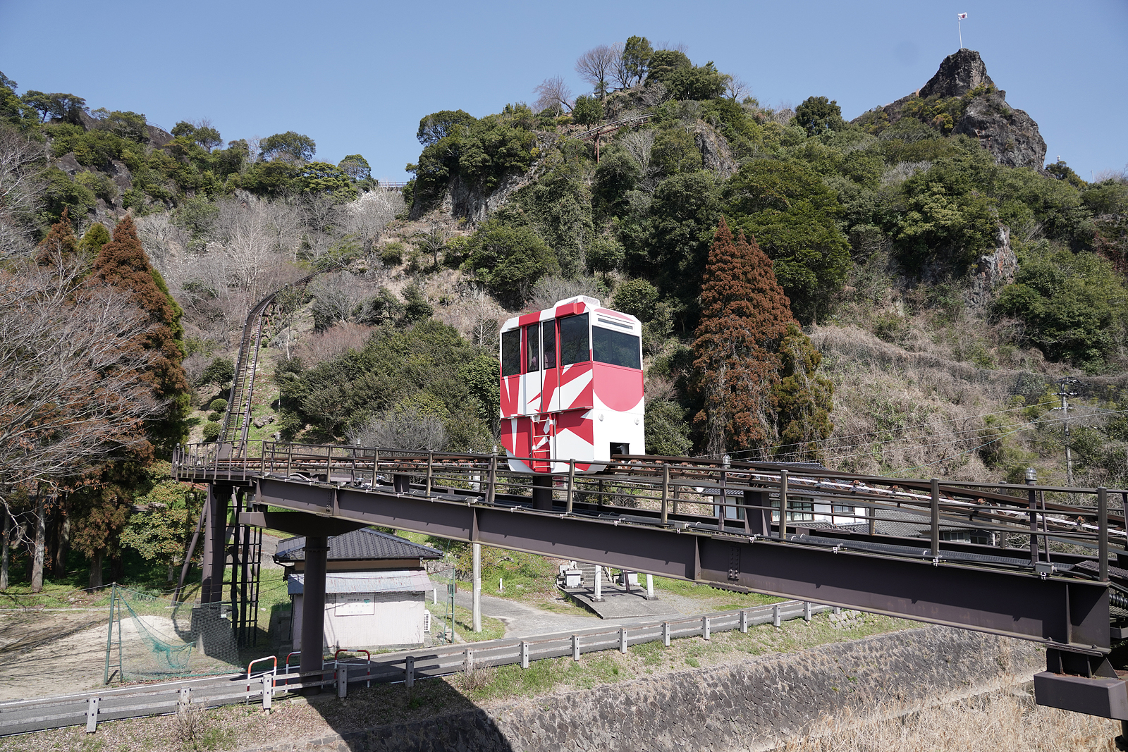 つなぎ美術館モノレール