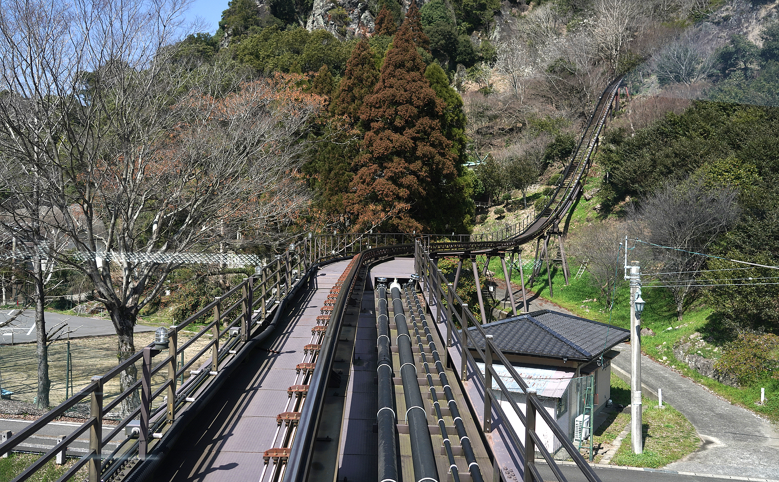 つなぎ美術館モノレール