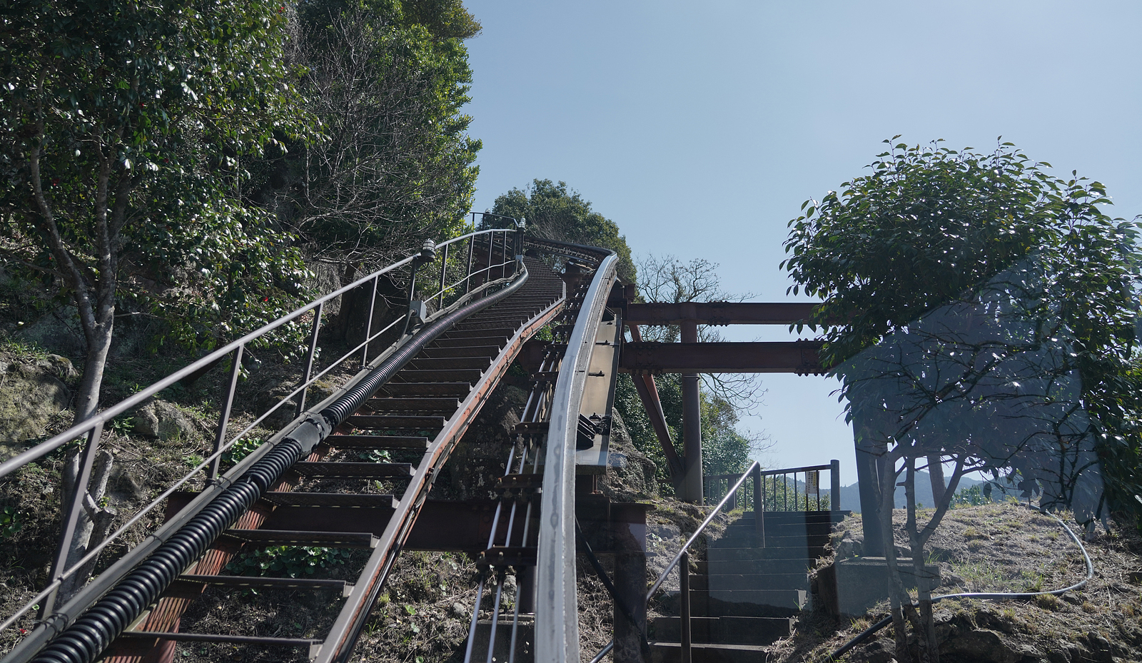 つなぎ美術館モノレール