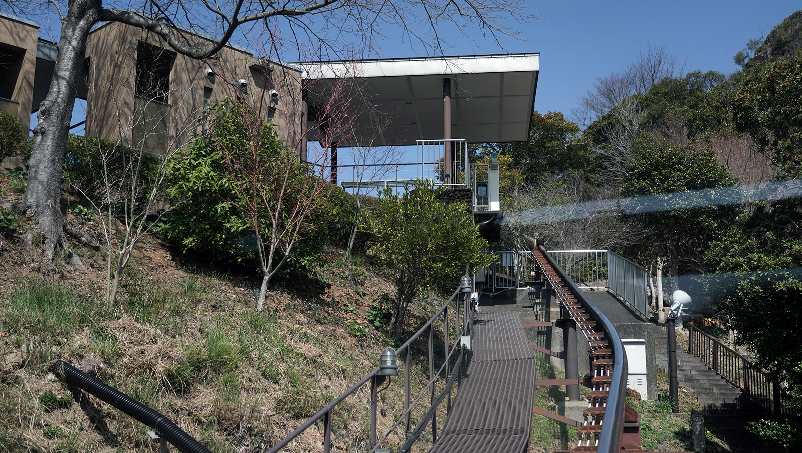 つなぎ美術館モノレール