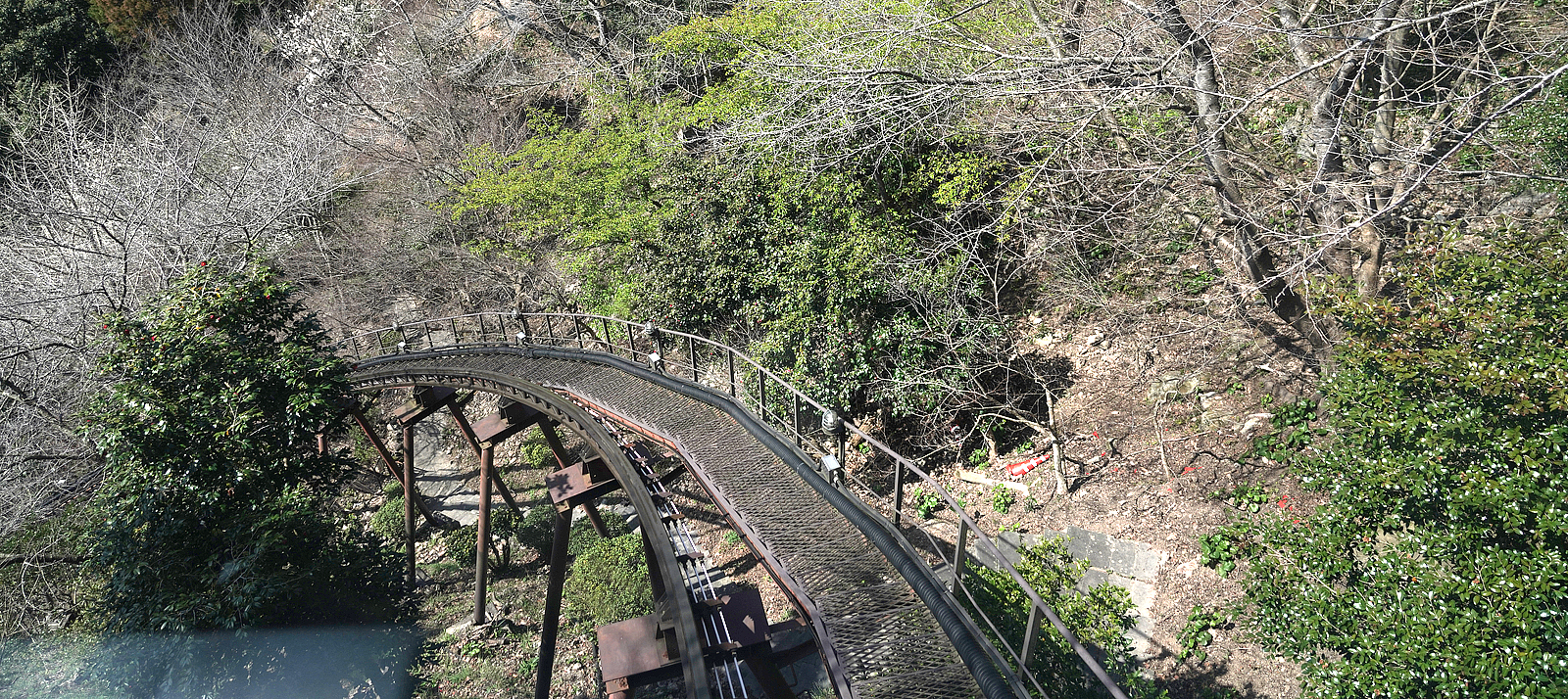 つなぎ美術館モノレール